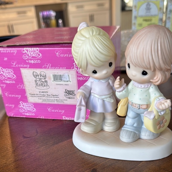 Precious Moments Figurine - Friends of a feather shop together - Picture 1 of 1
